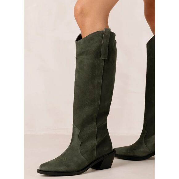ALOHAS Green Mount Pine Western Style Boot Size 39 Casual heeled boot